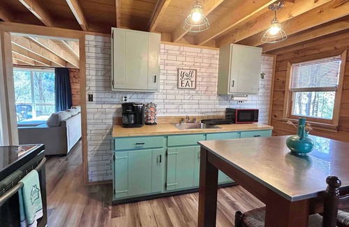 Berkeley Springs Cabin | Hidden Gem in the woods with hot tub