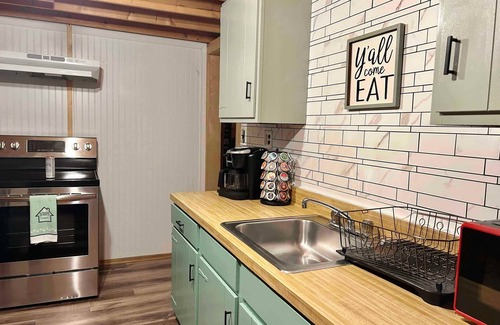 Berkeley Springs Cabin | Hidden Gem in the woods with hot tub