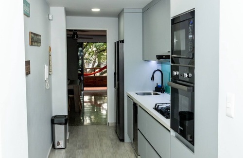 Cali Apartment | Hidden gem & modern, 2bed/3bath apt. w/private parking. 5 min to local shops!