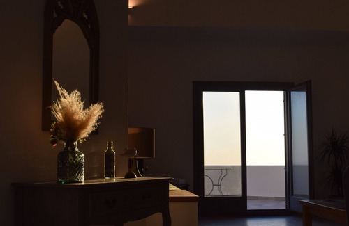 Vothon House | Hidden Gem of Santorini. A Cozy, Charming, Off-the-Beaten-Path Villa