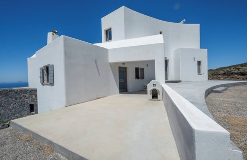 Vothon House | Hidden Gem of Santorini. A Cozy, Charming, Off-the-Beaten-Path Villa