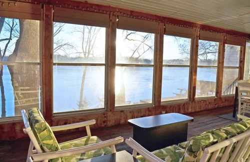 Bassett House | Hidden Gem on the Lake Near Popular Attractions