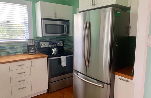 Pass-a-Grille House | Hidden Gem! Steps to Pass-a-Grille Beach, Pets Ok