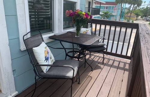 Pass-a-Grille House | Hidden Gem! Steps to Pass-a-Grille Beach, Pets Ok
