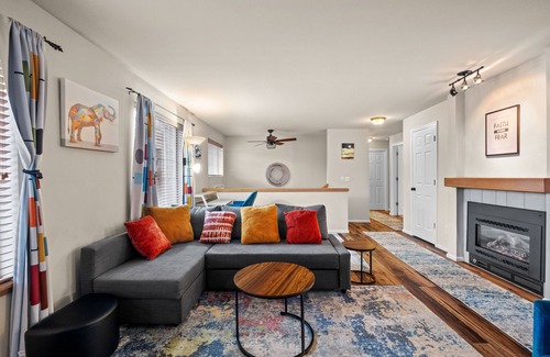 Covington House | Hidden Gem Top-Floor Unit near Lake Meridian