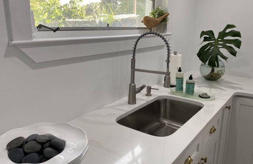 Hudson Cottage | Hidden Gem- Waterfront Guest house