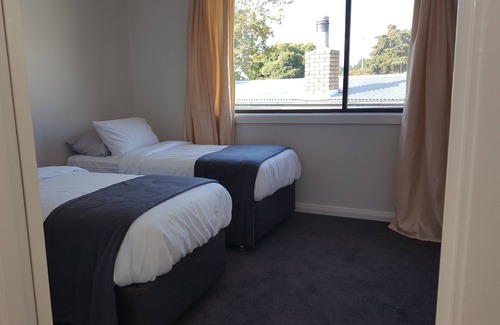 Riverside Apartment | Hidden gem with hill views & River View