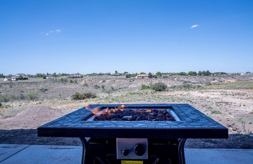 Amarillo House | Hidden Hideaway with a View (Close to I-40/City) - Safe & Away from the Hotels