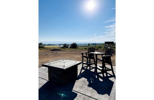 Montrose County House | Hidden Ivancie Cabin on Vineyard with Hot Tub