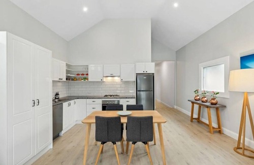 Cessnock Cottage | Hidden Oasis in The Hunter Valley with heated pooln'The Cutest Cottage'