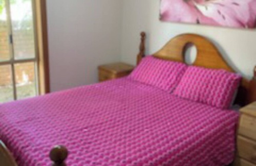 Yarrawonga House | Hidden Oasis on Piper. Park your car and walk to everything