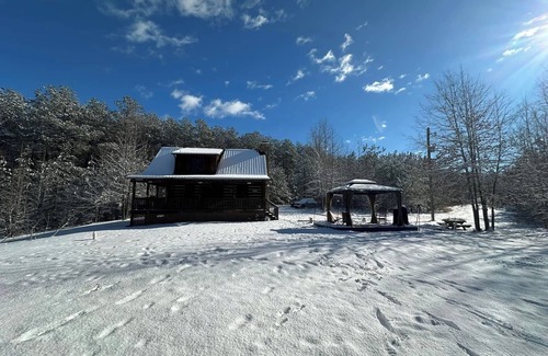 Keysville Cabin | Hidden Rustic Retreat Cabin Getaway - a Wildlands Collection property