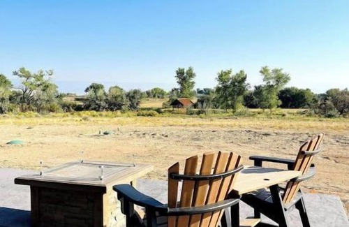 Montrose County House | Hidden Seewald Cabin on Vineyard with Hot Tub