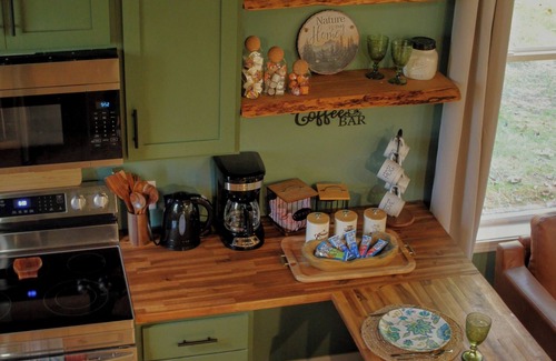Mount Berry Cottage | Hidden Springs Cottage, Rome, GA, King Loft Bedroom, Private Lake Access
