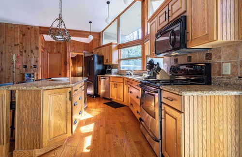 Pocono Pines House | Hidden Treasure Chalet Hot Tub | Game Room