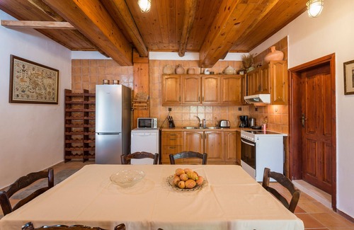 Deliana House | Hidden Treasure in peaceful environment