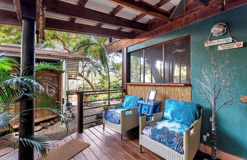 Kahaluu Bay Cabin | Hidden tree house - at the Jungle Hale