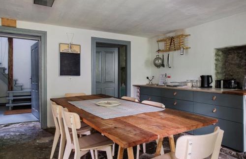 Kambresko House | Hidden Valley House - a rustic retreat