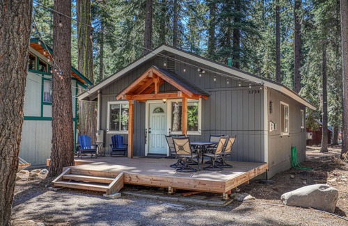 Sunnyside House | Hidden Willow at Tahoe Park - Cozy 2 BR Cabin, Walk to Lake & Dining