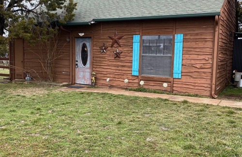 Palo Pinto County Cabin | Hide Away Cabin minutes from Hell's Gate