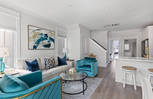 River District Boat Rental | Hideaway at The Cove - Luxury Floating Villa in Downtown Wilmington