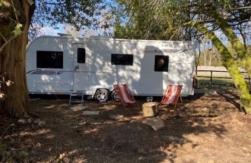 Darwin House | Hideaway Caravan Sleeps 2
