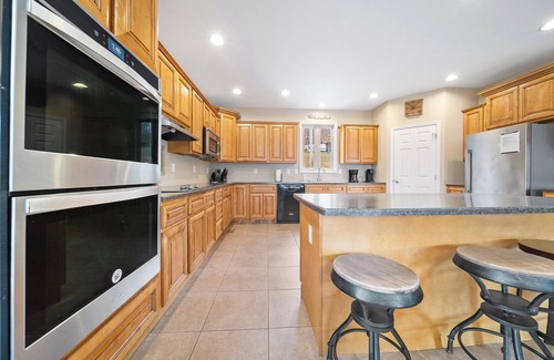 Jacksboro House | Hideaway Cove Huge Lakefront Home, Private Dock