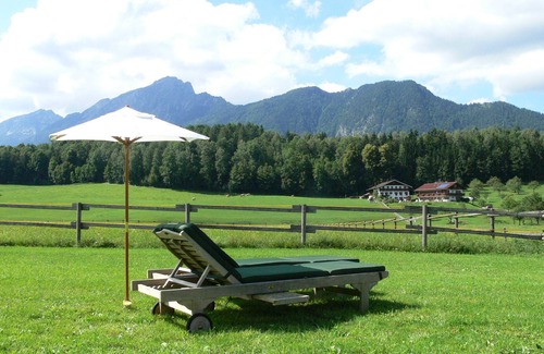Gmain Apartment | Hideaway für Zwei mit Traumhaften Alpenblick in der Nähe von Salzburg