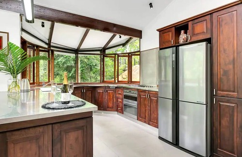 Earlville House | Hideaway Treehouse- A unique escape just 10mins from Cairns CBD