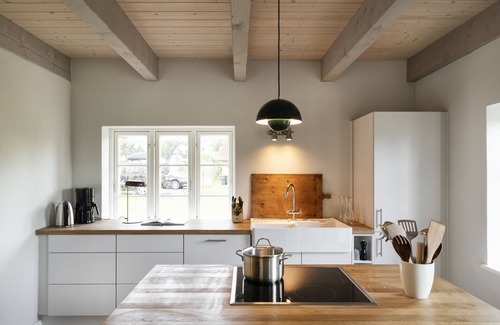 Holzdorf House | Hideaway under thatch for large families with sauna and stove