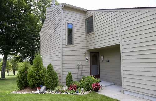 Harbor Springs Condo | Hideaway Valley #19 - Close to Golf + Skiing - Sleeps 8!