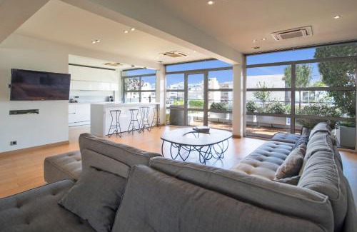 Psirri Apartment | Hidesign Athens Art Loft Penthouse Acropolis View