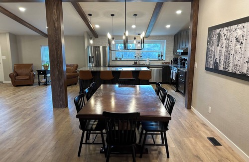 Sedalia House | Hier Hideaway -Hot Tub - Fire Pit - King Beds - Peaceful Surrounded by Nature