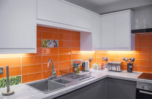 Cotham House | higgihaus 3a 4 Bed Big Groups Hip Location