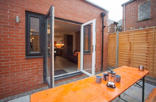 Cotham House | higgihaus 3a 4 Bed Big Groups Hip Location