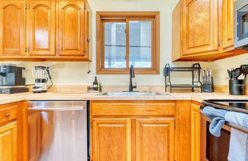 East Stroudsburg House | High Altitude Hideaway | Hot Tub | Steam Room