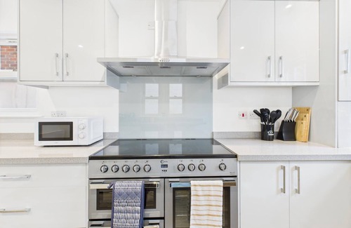Reading House | High-End 4BR 4BA Central Ideal for Groups