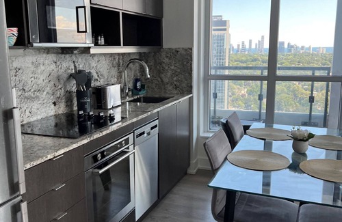 Norseman Heights Apartment | High End 6 people Apartment Islington Etobicoke