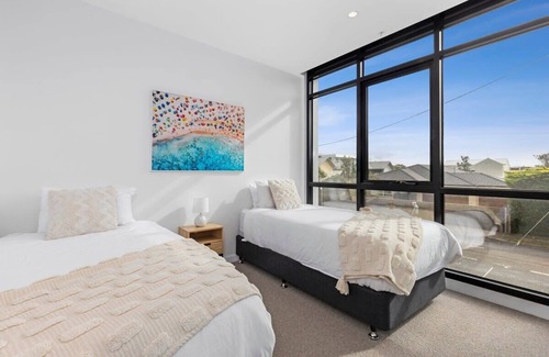 Ocean Grove Apartment | High End Apartment Close to Beach, Cafes, Shops