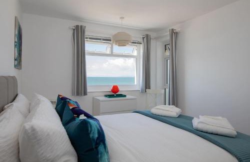 East Wittering Apartment | High-End Beachfront Getaway Sea View King Bed