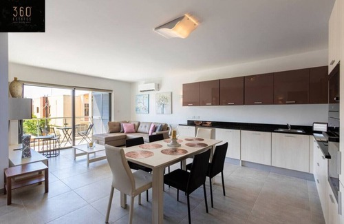 San Gwann Apartment | High-End central APT with comfy BEDS & Super WIFI