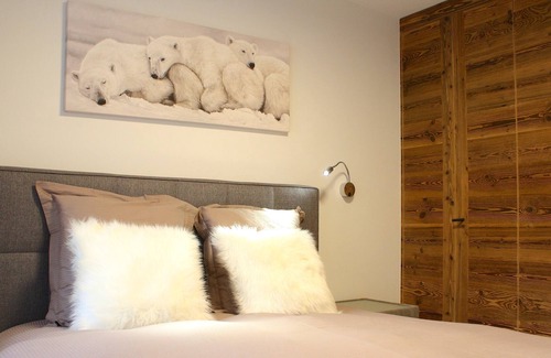 Lens Apartment | High-End & Central for up to 6 guests | Ambassadeurs