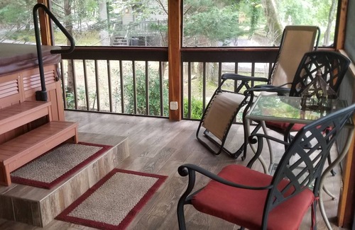 Murphy House | High end Hiawassee River front cabin in Murphy, NC
