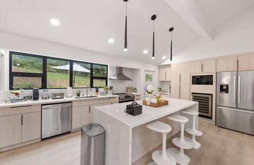 Northeast Bellevue House | High-End home for business and family