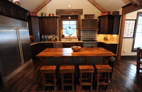 Cascade Cabin | High End Lodging for Medium to Large Groups in the Canyon of the Missouri River!
