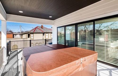 Italian Village House | High End New Build, Rooftop Hot Tub, City Views