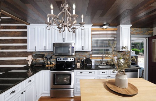 Sevierville Ski Chalet | High end, pet friendly 2br w/game room and fenced-in yard!