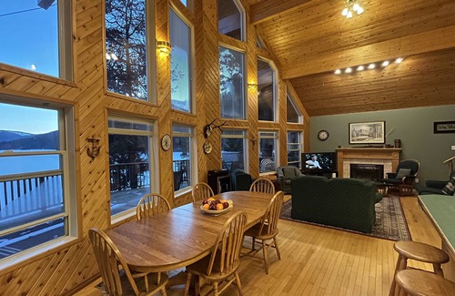 East Kootenay House | High-end three-level 3,000 sq ft home boasts 150 ft of private beachfront.