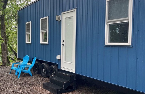 Elizabethtown Apartment | High end tiny home for a one of a kind stay with a peaceful view