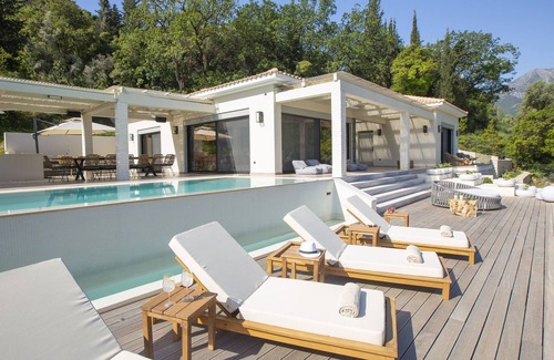 Yenion Villa | High-end Villa Lyra close to Desimi beach with heated pool